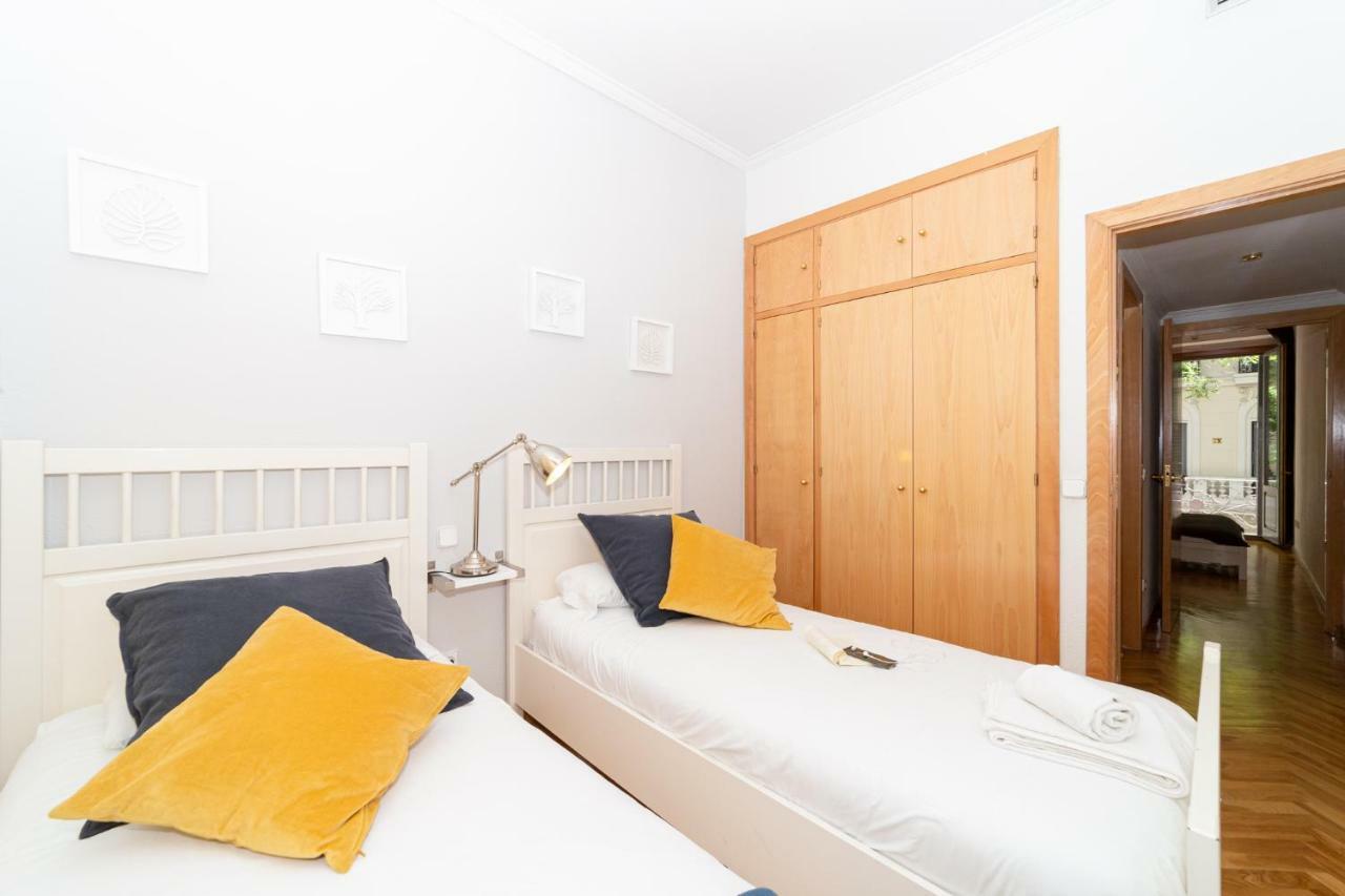 Apartamentos Plaza De Espana Madrid Extérieur photo