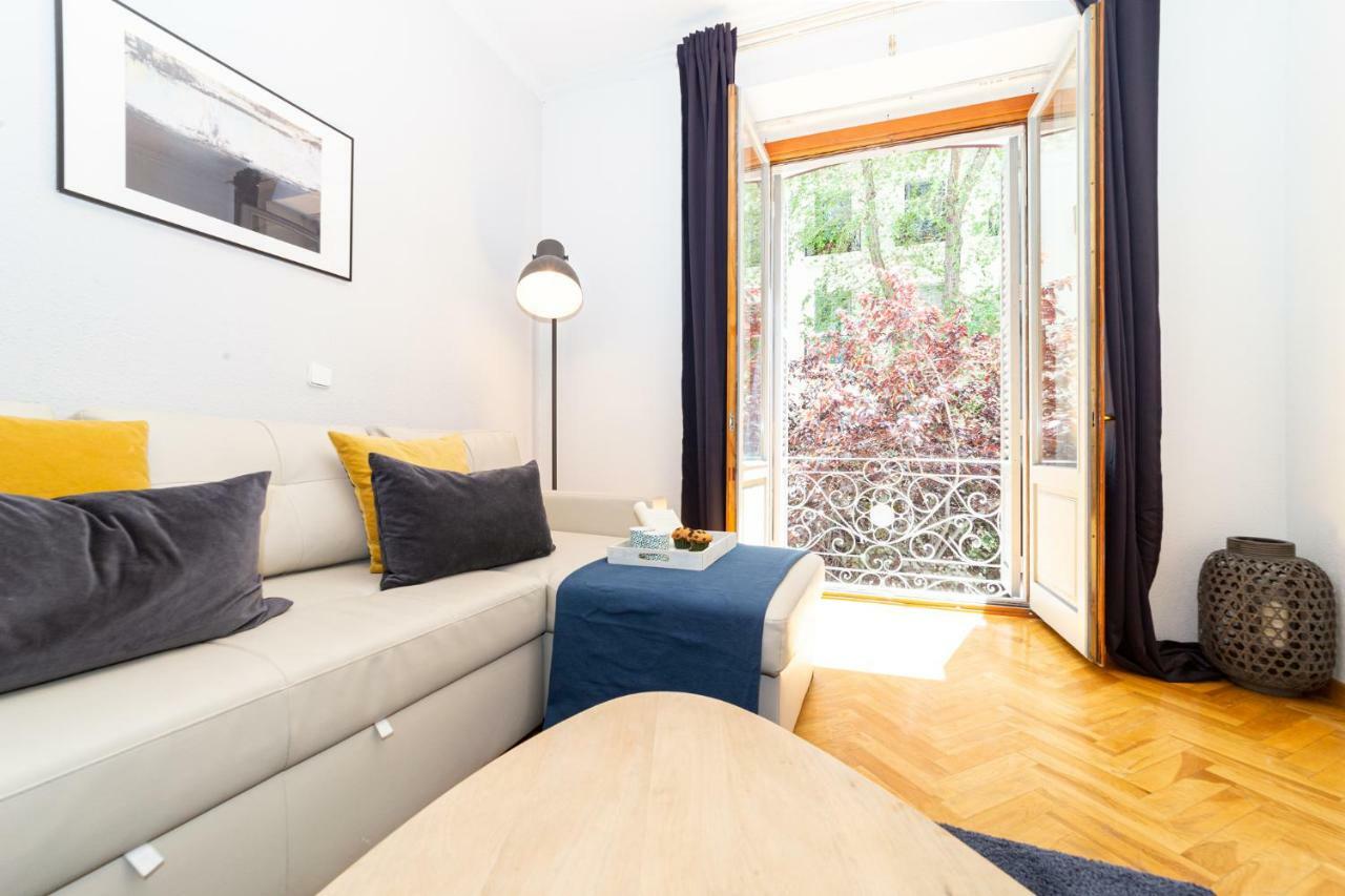 Apartamentos Plaza De Espana Madrid Extérieur photo