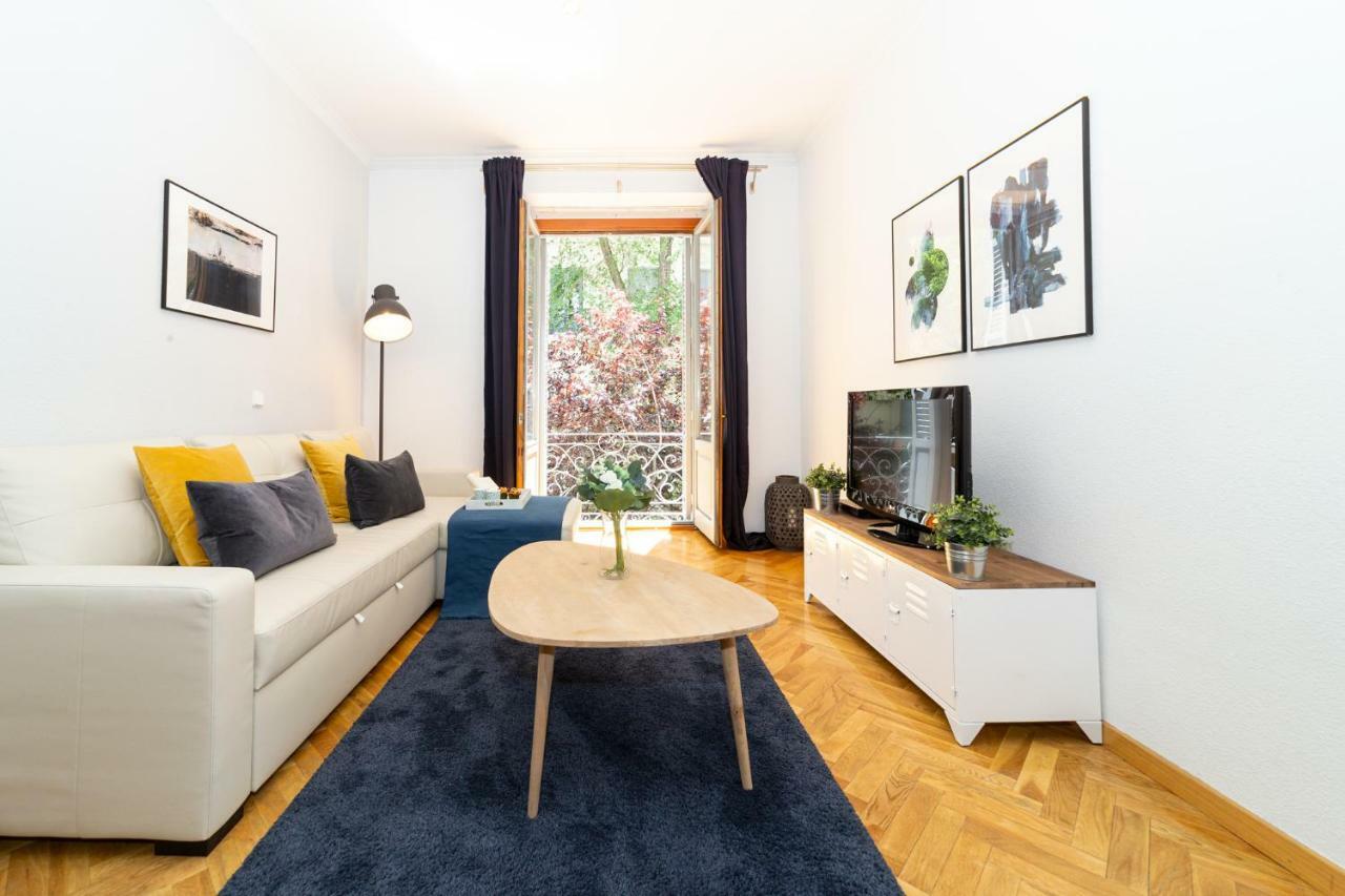Apartamentos Plaza De Espana Madrid Extérieur photo